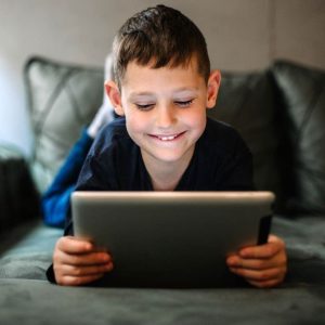 سپری کردن زمان زیادی با موبایل